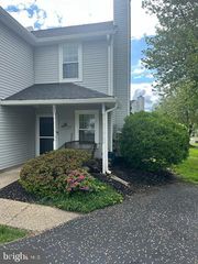 24 CRAIG CT, Newtown, PA 18940