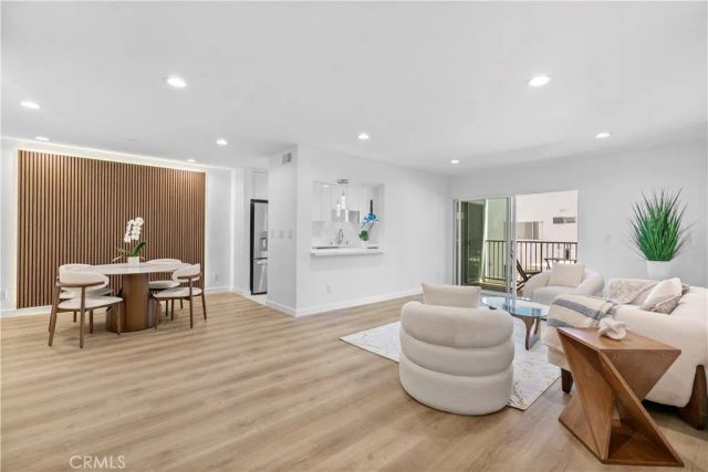 949 N Kings 215, West Hollywood, CA 90069