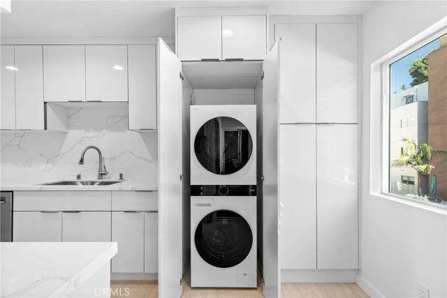 949 N Kings 215, West Hollywood, CA 90069