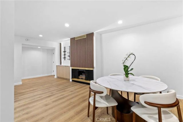 949 N Kings 215, West Hollywood, CA 90069