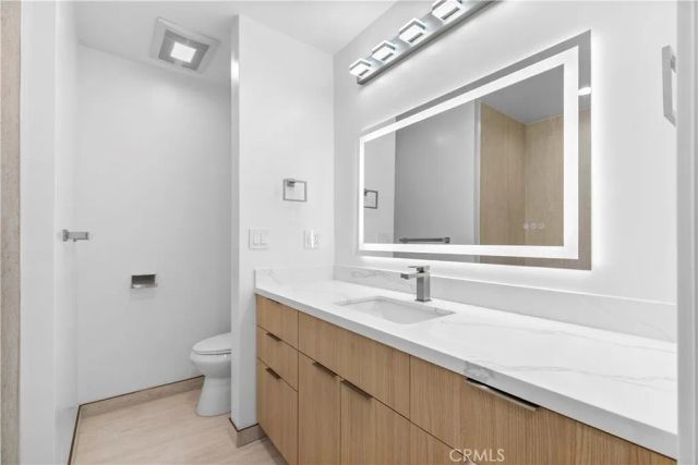 949 N Kings 215, West Hollywood, CA 90069