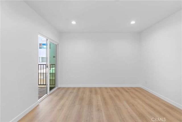 949 N Kings 215, West Hollywood, CA 90069