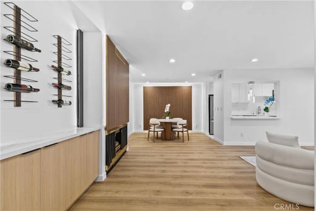 949 N Kings 215, West Hollywood, CA 90069