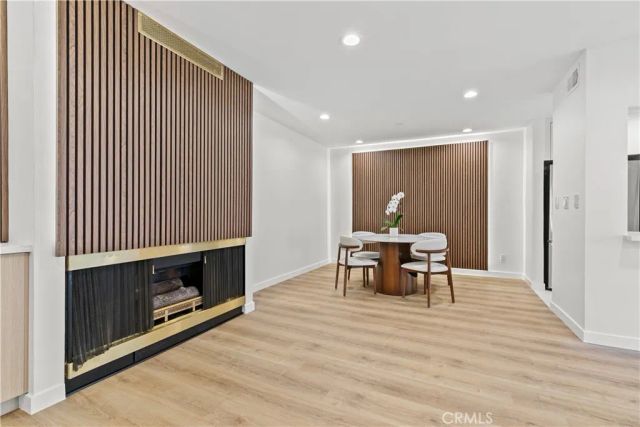 949 N Kings 215, West Hollywood, CA 90069