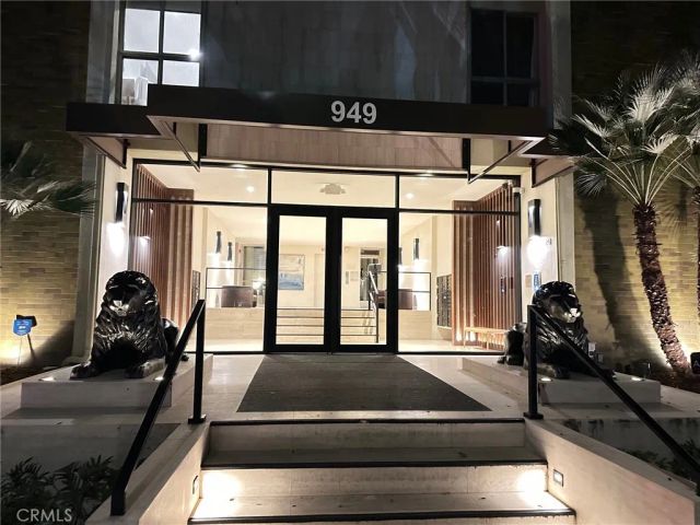 949 N Kings 215, West Hollywood, CA 90069