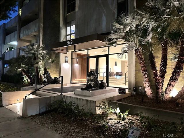 949 N Kings 215, West Hollywood, CA 90069