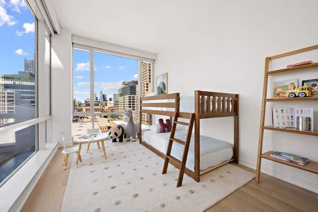330 Spring St Apt 10B, New York City, NY 10013