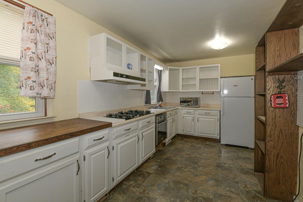 36 Spring Street, Mechanic Falls, ME 04256 — photo 5