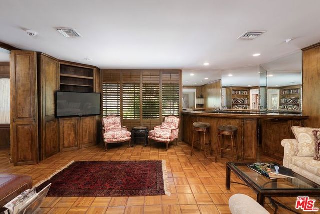 16172 Royal Oak Road, Encino, CA 91436