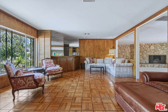 16172 Royal Oak Road, Encino, CA 91436