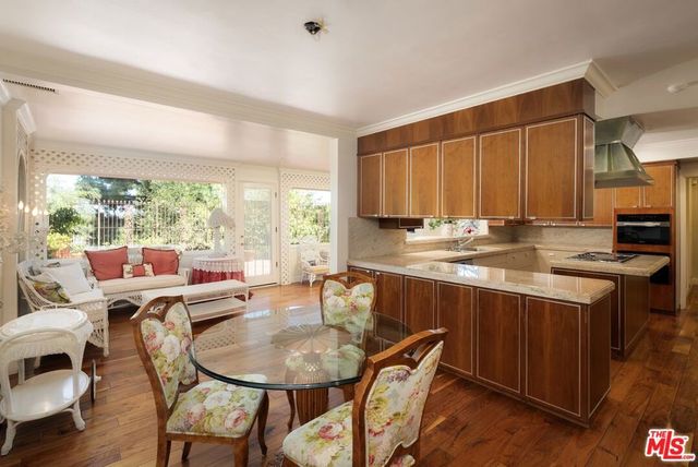 16172 Royal Oak Road, Encino, CA 91436