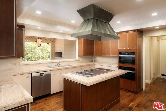 16172 Royal Oak Road, Encino, CA 91436