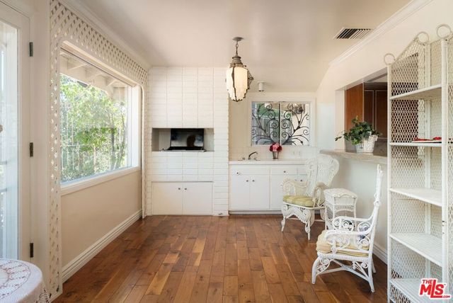 16172 Royal Oak Road, Encino, CA 91436