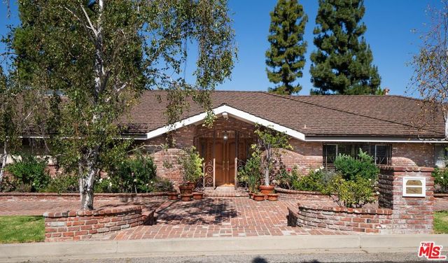 16172 Royal Oak Road, Encino, CA 91436