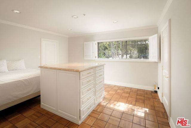 16172 Royal Oak Road, Encino, CA 91436