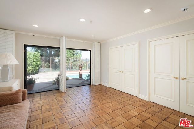 16172 Royal Oak Road, Encino, CA 91436
