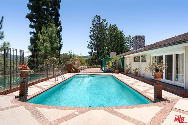 16172 Royal Oak Road, Encino, CA 91436