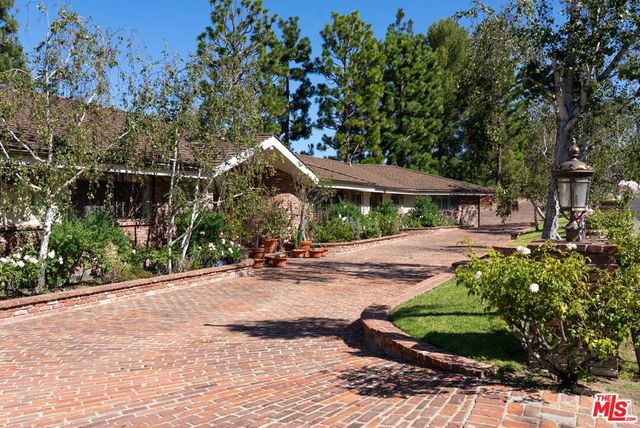 16172 Royal Oak Road, Encino, CA 91436