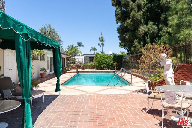 16172 Royal Oak Road, Encino, CA 91436