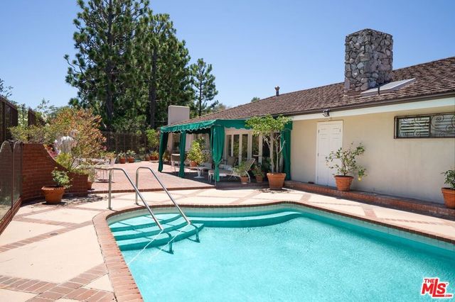 16172 Royal Oak Road, Encino, CA 91436