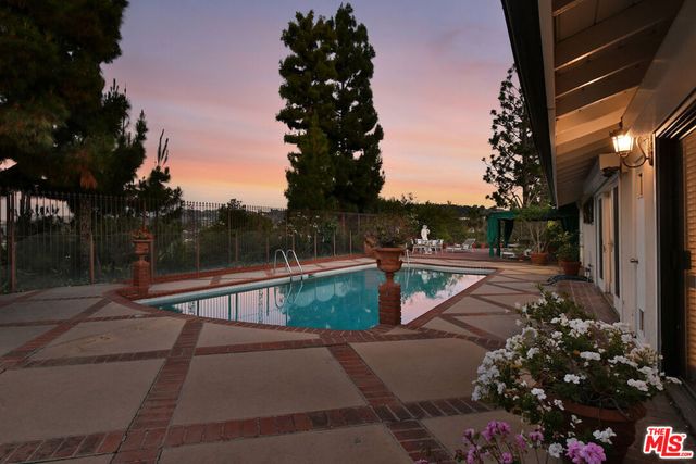 16172 Royal Oak Road, Encino, CA 91436
