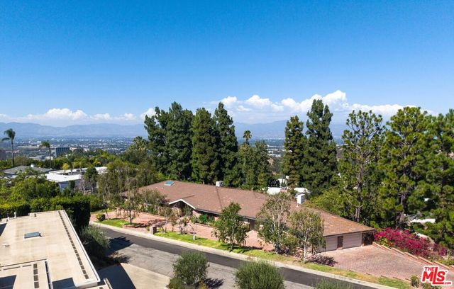 16172 Royal Oak Road, Encino, CA 91436
