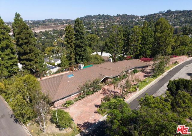 16172 Royal Oak Road, Encino, CA 91436
