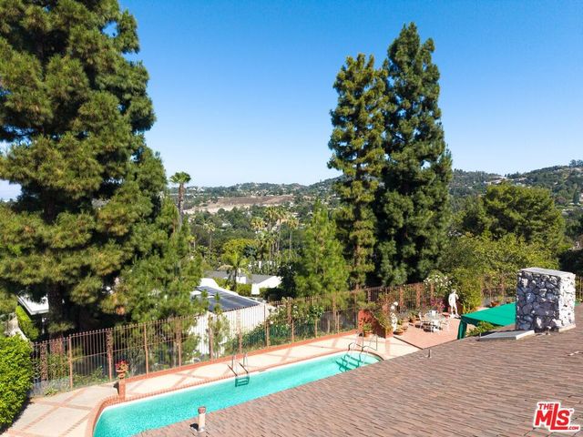 16172 Royal Oak Road, Encino, CA 91436