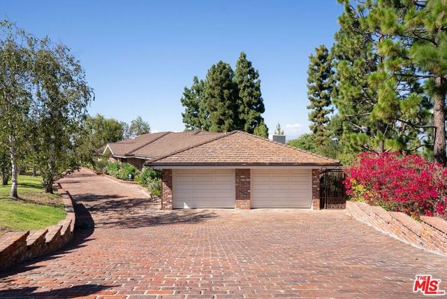 16172 Royal Oak Road, Encino, CA 91436