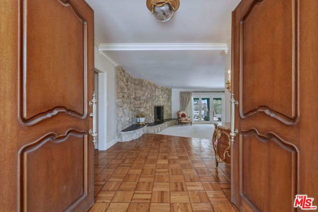 16172 Royal Oak Road, Encino, CA 91436