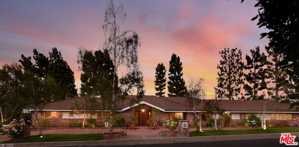 16172 Royal Oak Road, Encino, CA 91436