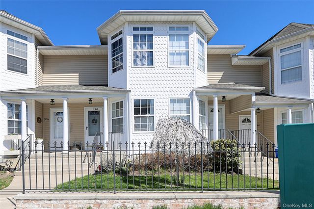 54 Landing Road, Glen Cove, NY 11542