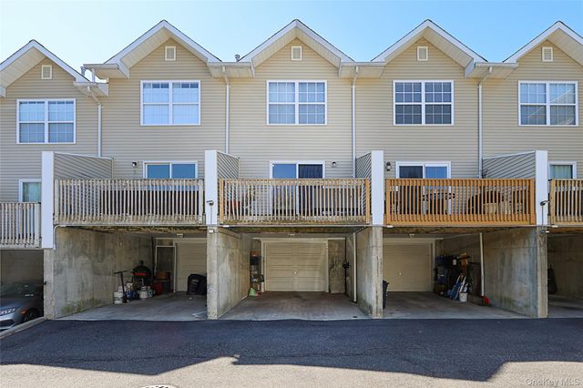 54 Landing Road, Glen Cove, NY 11542