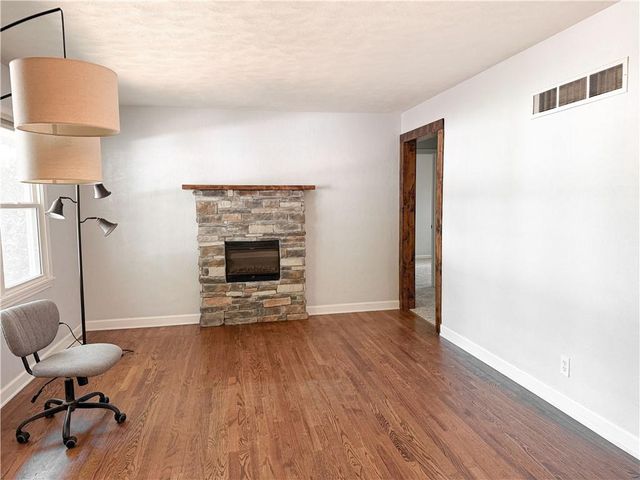 1701 N Kiger Road, Independence, MO 64050