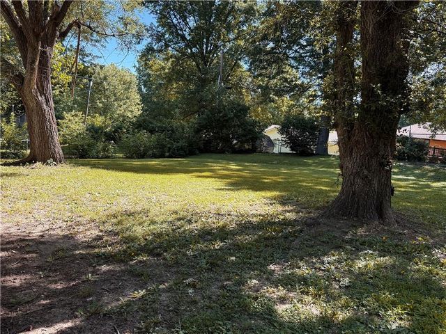 1701 N Kiger Road, Independence, MO 64050