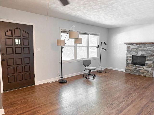 1701 N Kiger Road, Independence, MO 64050