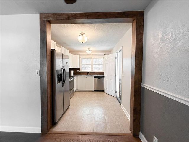 1701 N Kiger Road, Independence, MO 64050