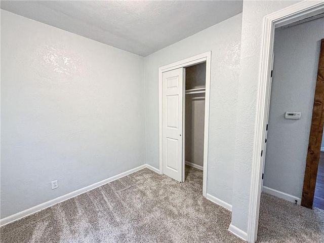 1701 N Kiger Road, Independence, MO 64050