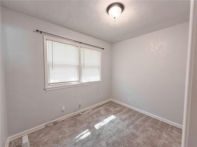 1701 N Kiger Road, Independence, MO 64050