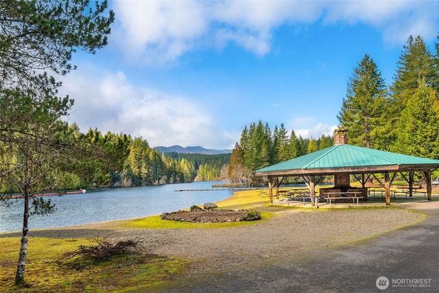 200 N Glenwood Road, Hoodsport, WA 98548