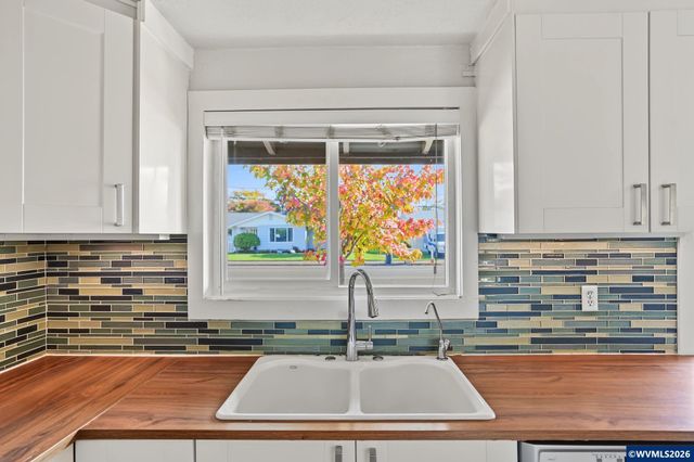 2420 NW Highland Dr, Corvallis, OR 97330