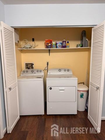 71 Park Gate Drive, Edison, NJ 08820