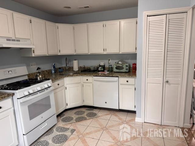71 Park Gate Drive, Edison, NJ 08820