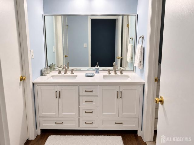 71 Park Gate Drive, Edison, NJ 08820