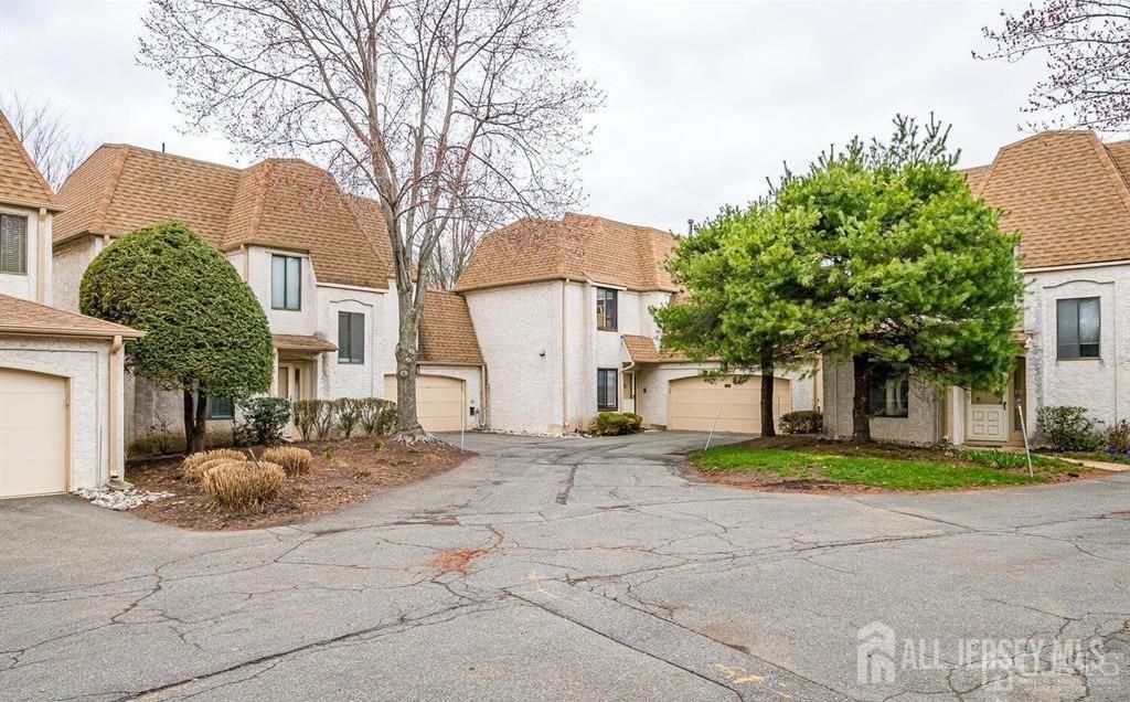 71 Park Gate Drive, Edison, NJ 08820