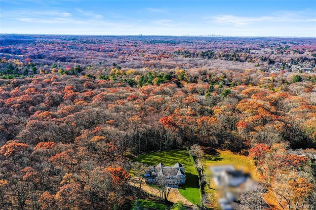 541 Split Rock Road, Syosset, NY 11791