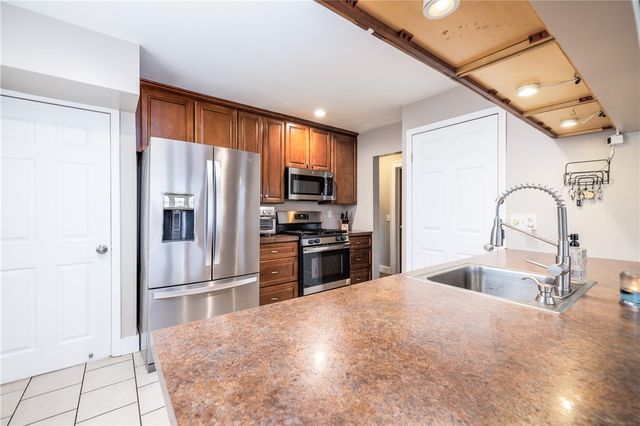 85 Hartsdale Road, Irondequoit, NY 14622