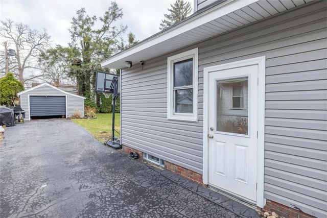 85 Hartsdale Road, Irondequoit, NY 14622