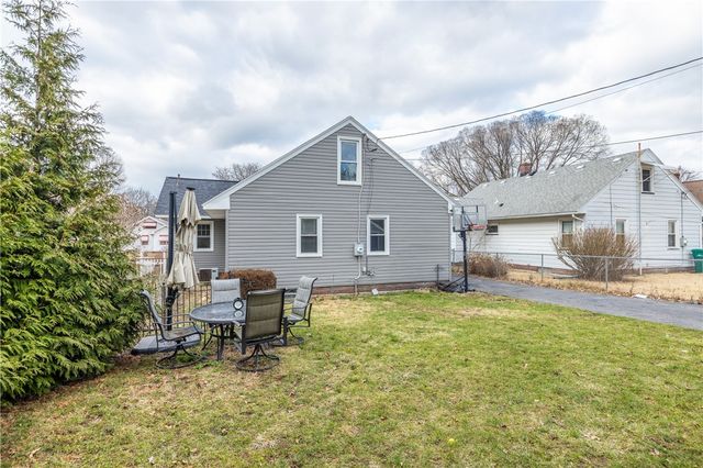 85 Hartsdale Road, Irondequoit, NY 14622