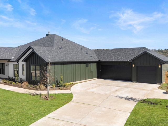 131 Hydrangea DR, Smithville, TX 78957